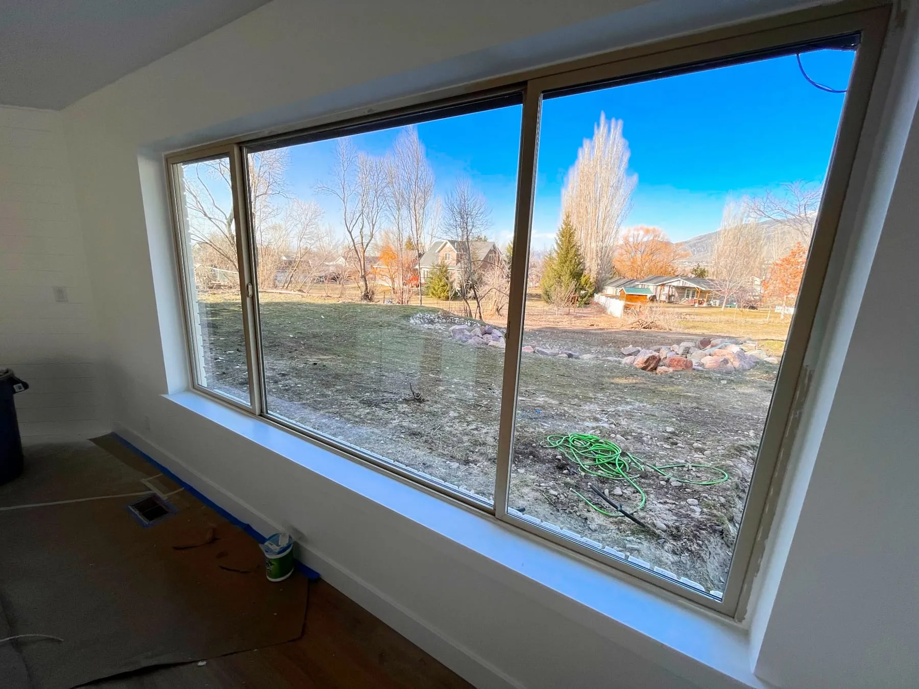 The same picture window crystal clear after cleaning